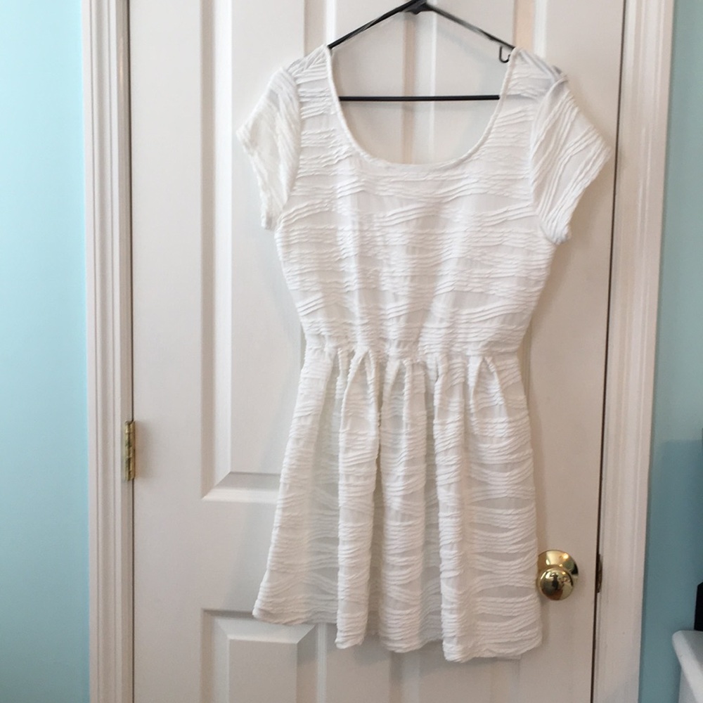 White scoopback dress - Picture 1 of 3